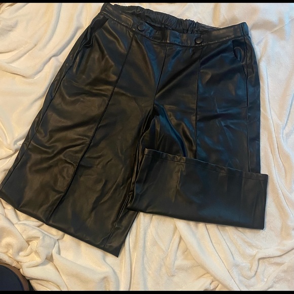 Lane Bryant Faux Leather Wide Legged Cropped Pants Culottes - Picture 2 of 8